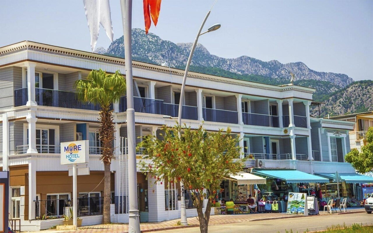 Отель More Hotel 3*