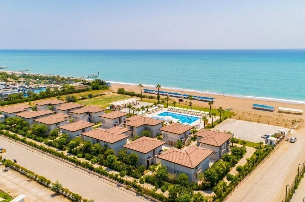 Отель Crystal Boutique Beach Resort 5*