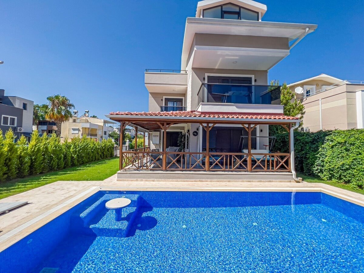 Отель Paradise Town Villa Majesty 3*