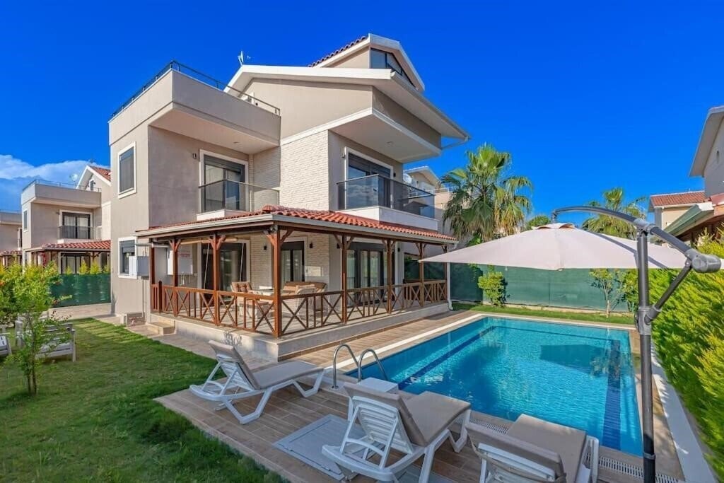 Отель Near by The Land of Legends, Villa Paradise 3*