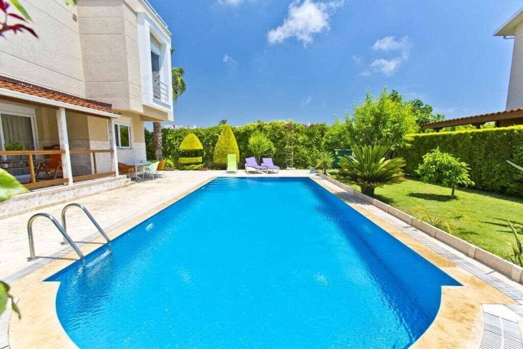Отель Paradise Town Villa Art 3*