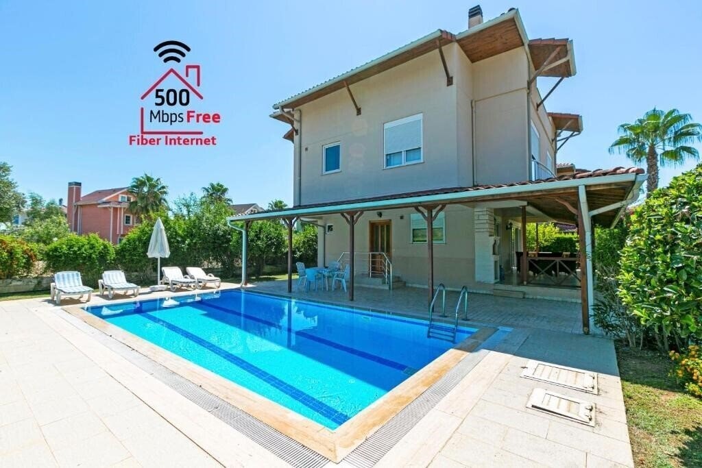 Отель Paradise Town Villa Hazel 3*