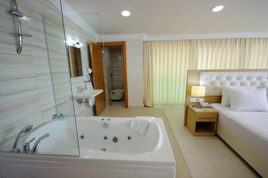 Фотография Dragut Point North Hotel 3*