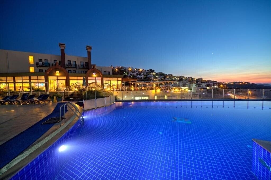 Картинка Crystal Hotel Gumusluk 4*