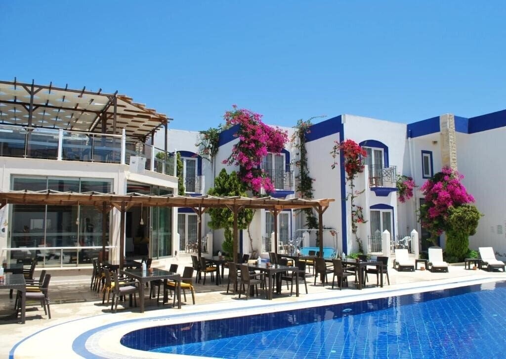 Фото Serpina Hotel 3*