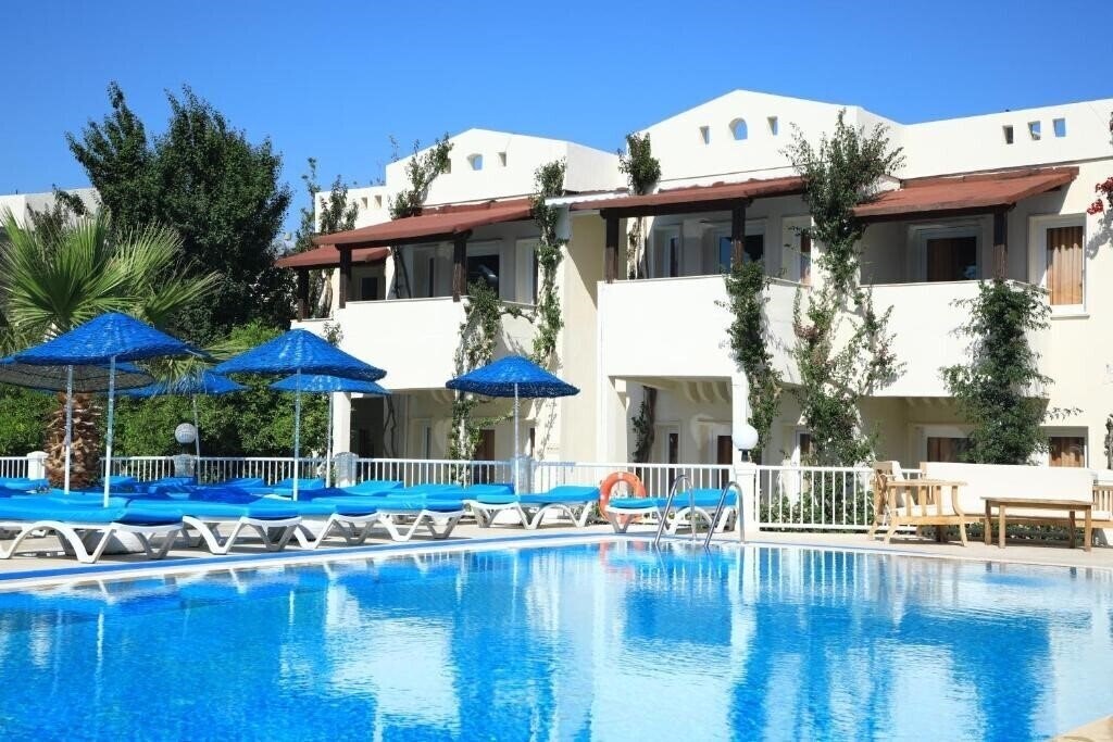 Изображение Summer Garden Suites & Beach Hotel 3*