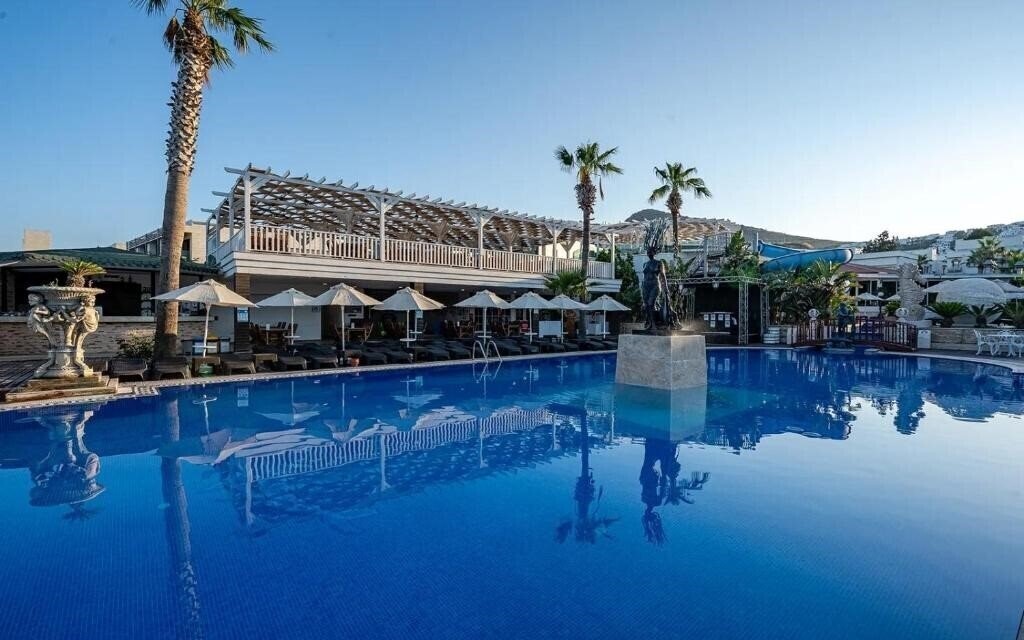 Фото Bodrum Golden Beach Hotel (ex. Golden Beach Bodrum by Jura, Golden Beach Resort & SPA, Golden Beach ) 4*