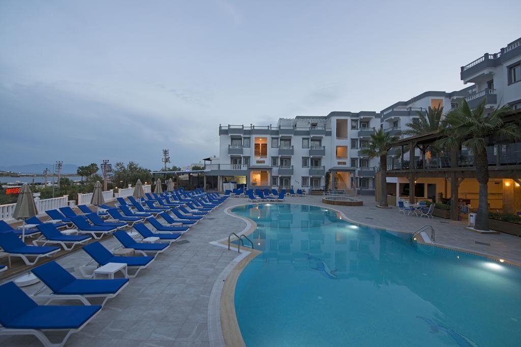 Фото Smart Holiday Hotel Bodrum (ex. Bella Casa Hotel, Bellacasa Suites & Club, Costa Akkan Suites, Aura Hotel Bodrum) 4*