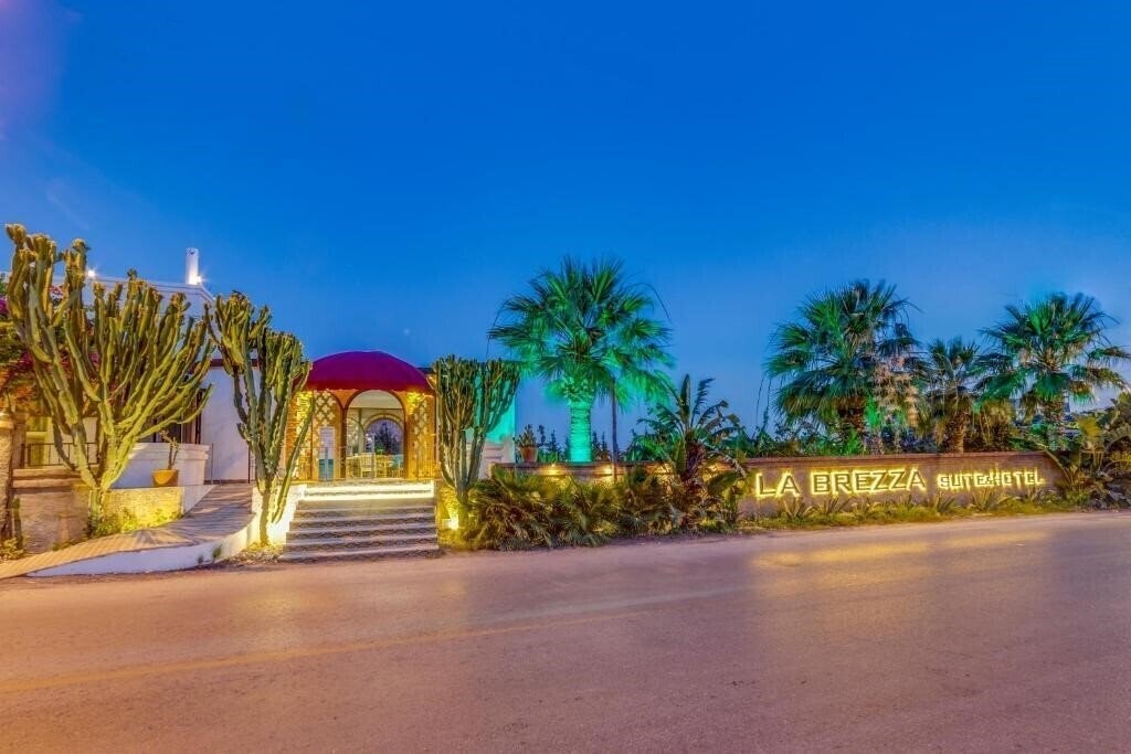 Фотография La Brezza Suite & Hotel 3*