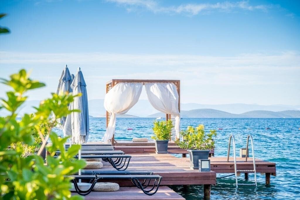 Фотография Moyo Luxury Hotel & Beach (ex. Moyo Luxury Boutique Hotel & Beach, Moyo Beach Hotel) 4*