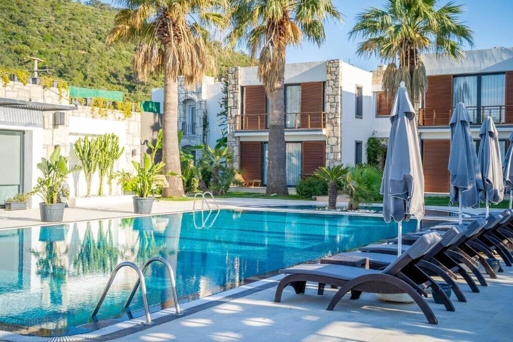 Картинка Moyo Luxury Hotel & Beach (ex. Moyo Luxury Boutique Hotel & Beach, Moyo Beach Hotel) 4*