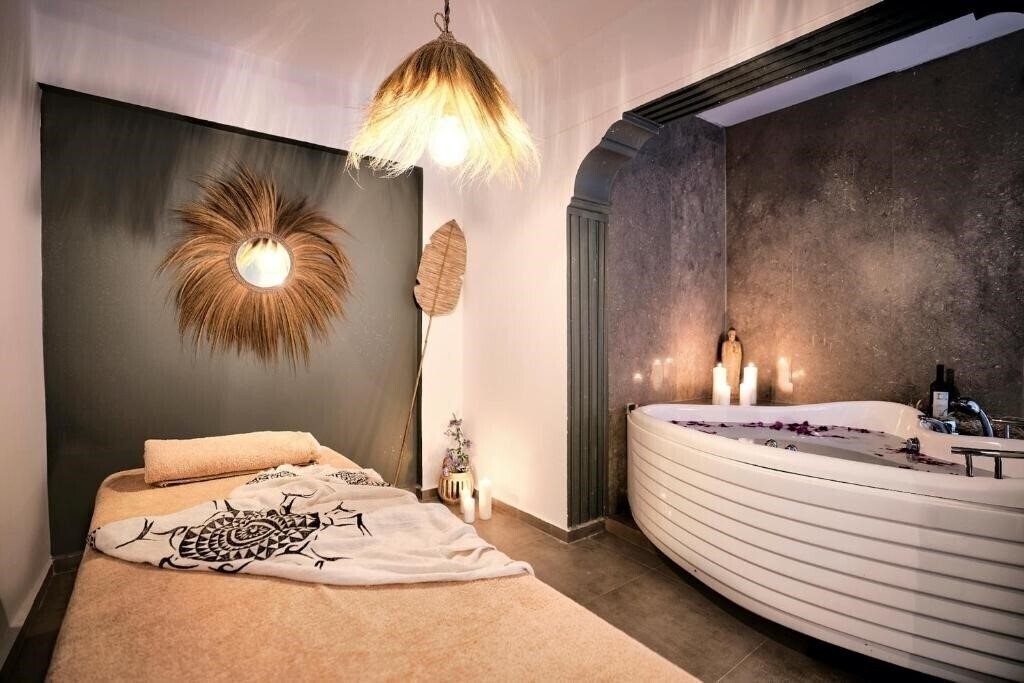 Фотография Liman Hotel Gumusluk отель без категории