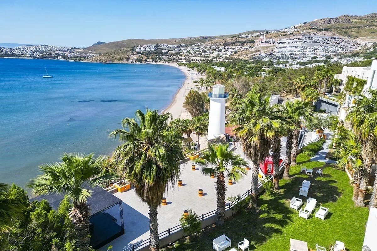 Фото Jura Hotels Bodrum (ex. Middle Town Bodrum Beach Hotel, Prado Bodrum, Palmet Pharus Bodrum, Lighthouse Beach Hotel) 4*
