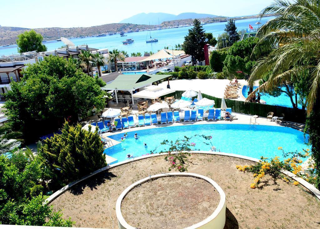 Отель Royal Palm Beach 3*