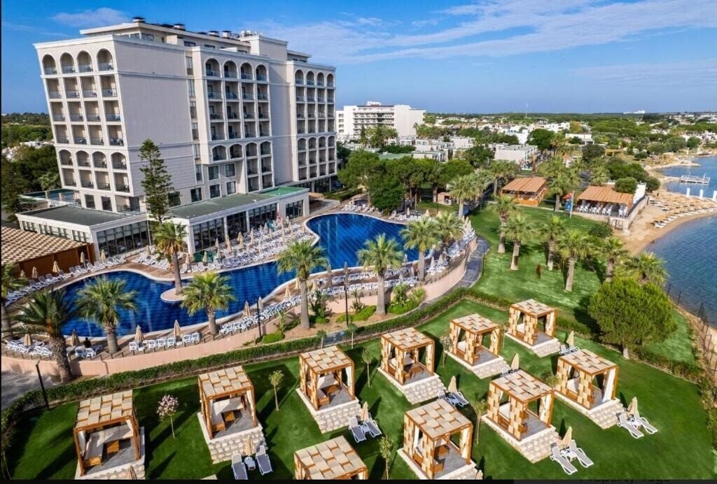 Отель The Roxy Luxury Moon 5*