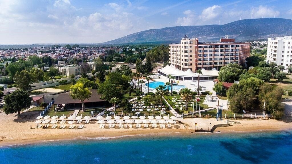 Отель The Holiday Resort 5*