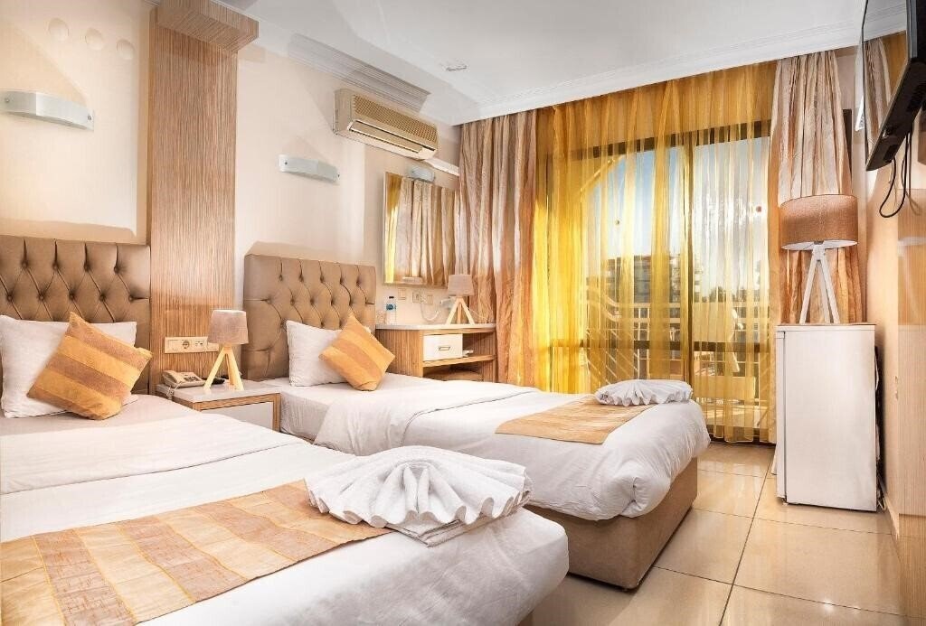 Фото Temple Hotel 3*