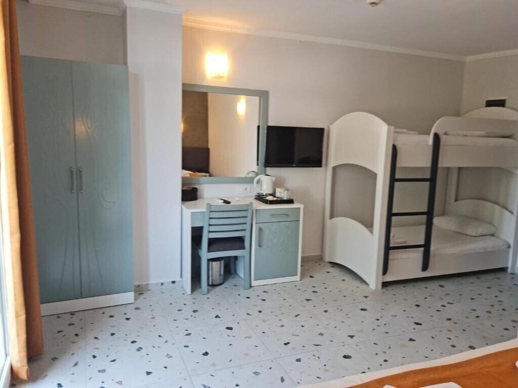 Картинка Tonoz Beach Hotel 3*