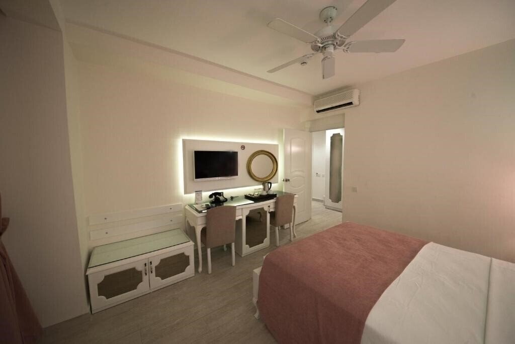 Фотография Montebello Deluxe Hotel (ex. Montebello Beach Hotel) 4*