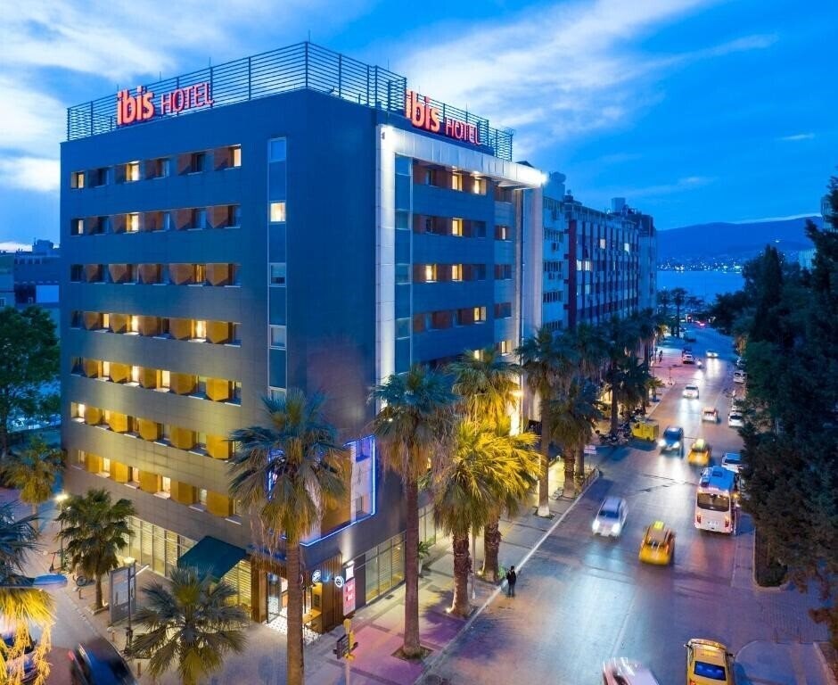 Отель Ibis Izmir Alsancak 4*