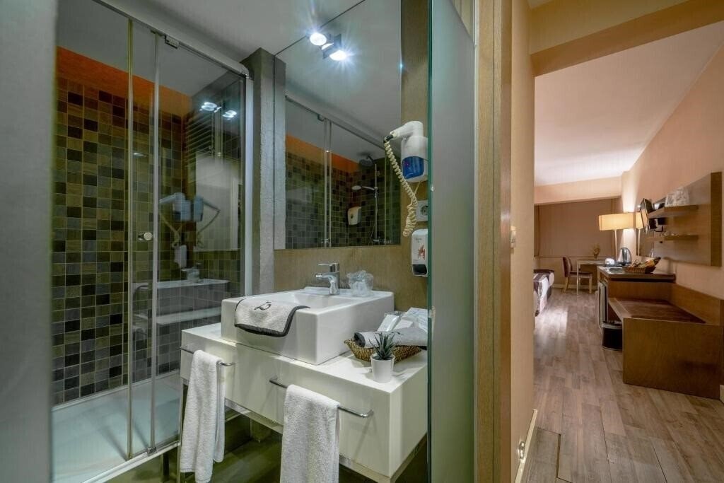 Отель The New Hotel Zeybek (ex. Zeybek Hotel Izmir) 3*