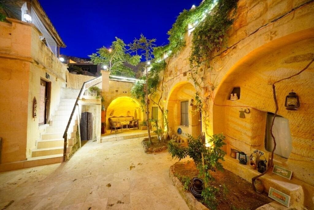 Отель Antik Cave House 4*