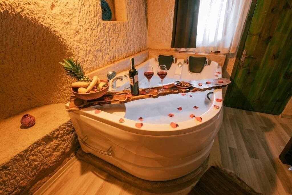 Фото Mia Cappadocia Cave Hotel (ex. Cave Life Hotel, Cave Life Pension) 2*