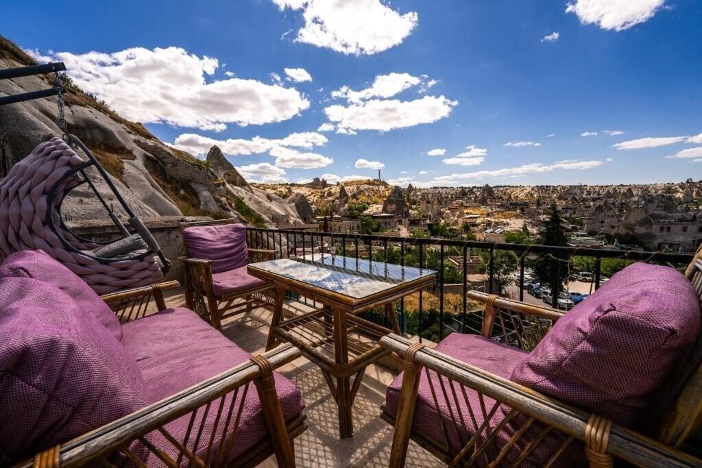 Отель Sunset Cave Hotel (ex. Mysterious Cave Suites) 2*