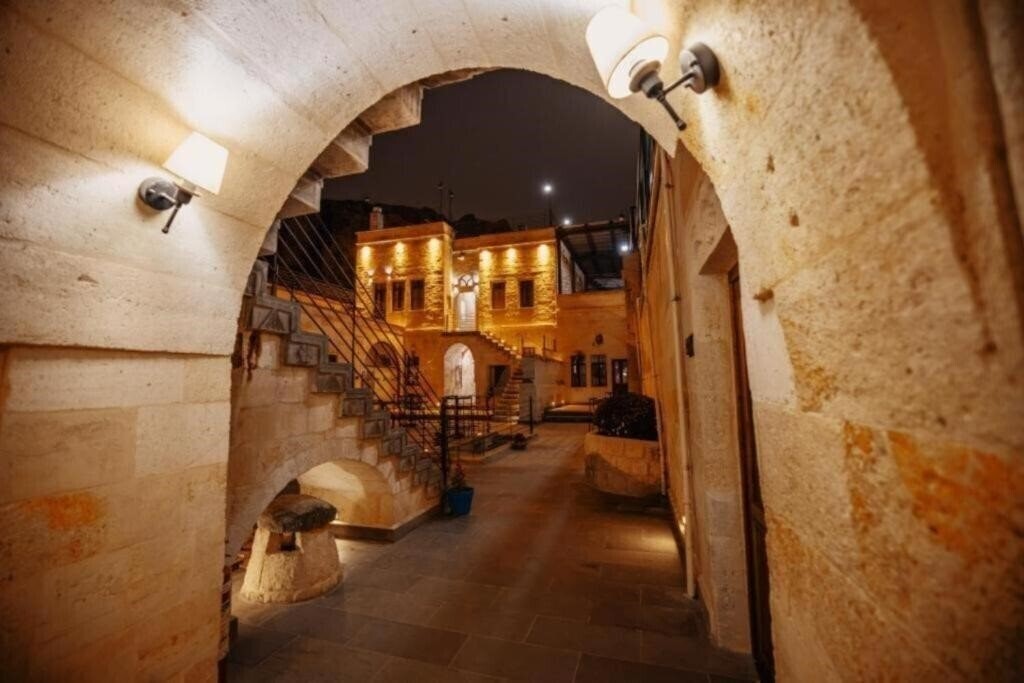 Отель Misty Cave 2*