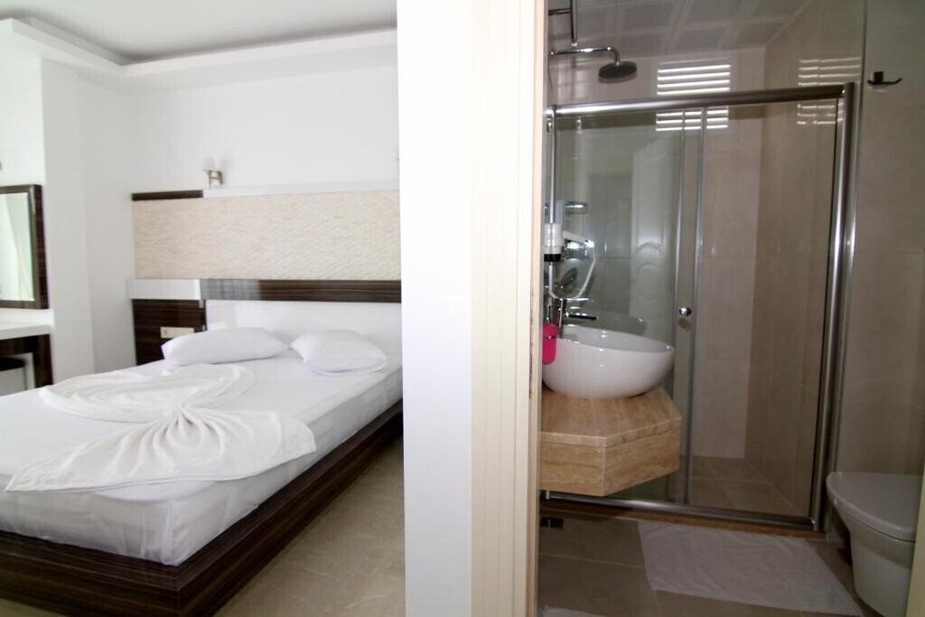 Отель Maki Hotel 1 2*