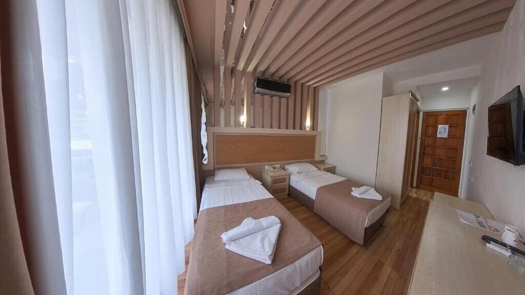 Фото Mr Crane Hotel 4*