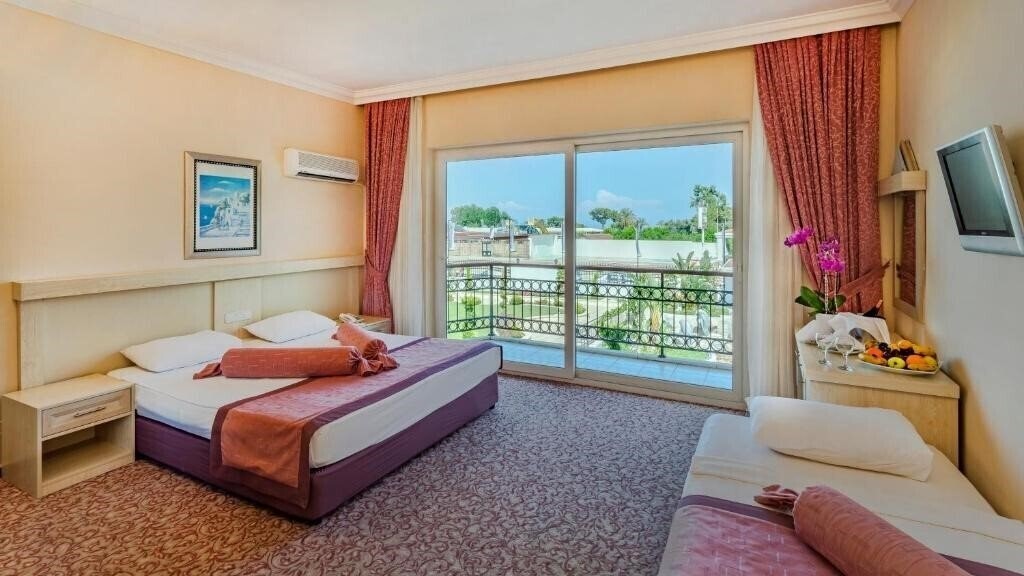 Фото Club Hotel Belpinar 4*