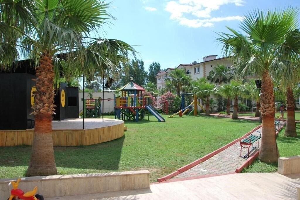 Фото Castle Park Hotel 3*