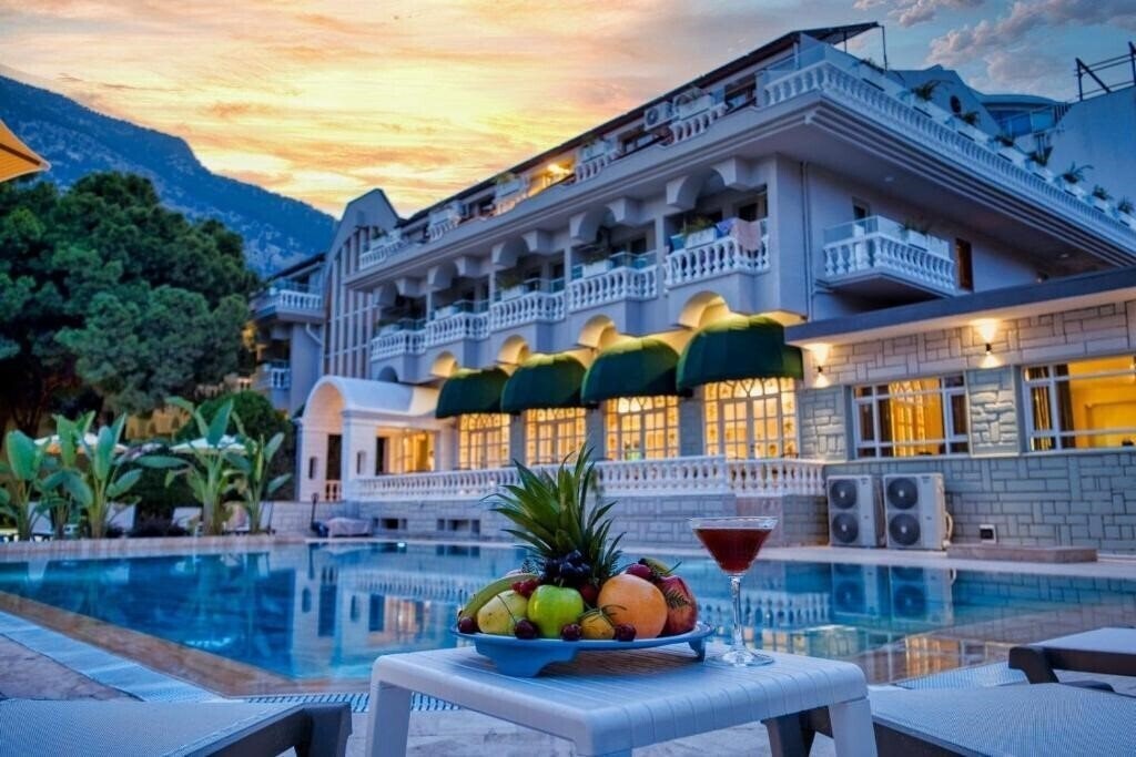 Отель Rose Garden Premium (ex. Larissa Mare Beach) 4*