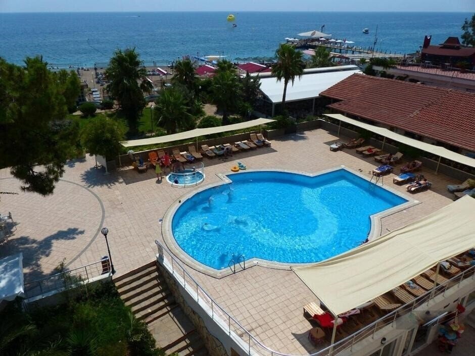 Отель Aquabella Beach Hotel 3*