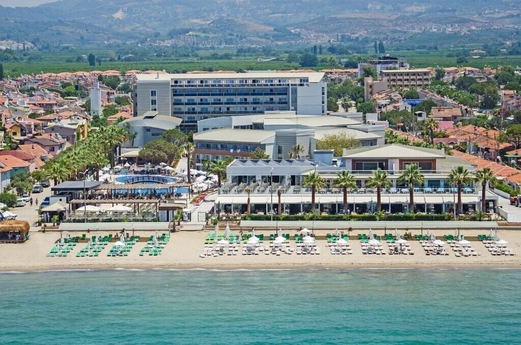 Отель Palm Wings Beach Resort & Spa 5*