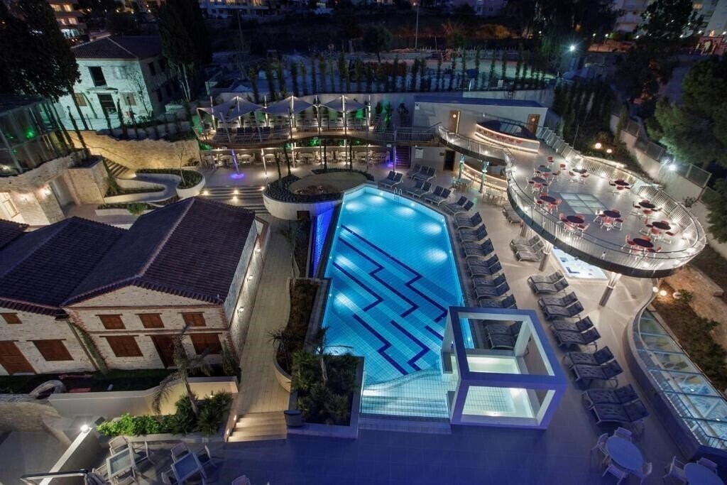 Фото Doubletree by Hilton Kusadasi 5*