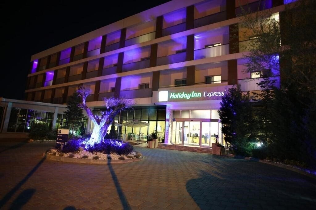 Отель Holiday Inn Express Manisa 4*