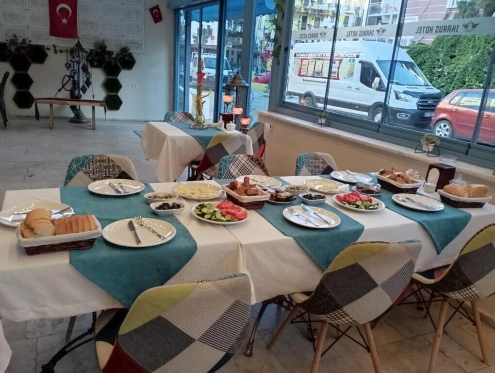 Фото Ikarus Hotel 3*