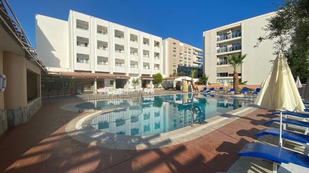 Отель Oya Family Suites 3*