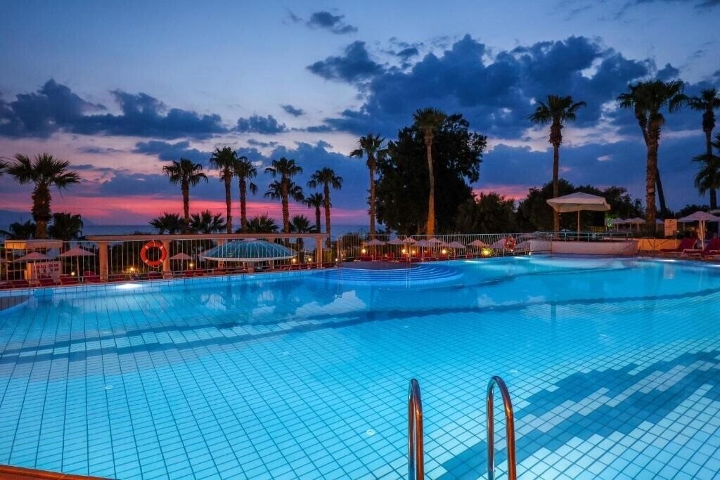 Фотография The Grand Blue Sky International Hotel (ex. Grand Blue Sky) 4*