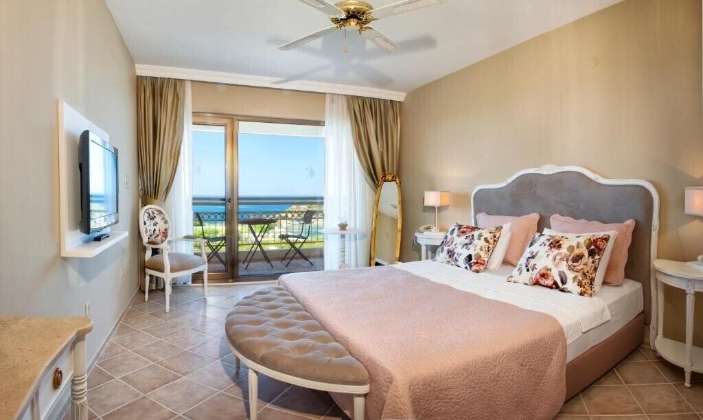 Отель Carina 3*