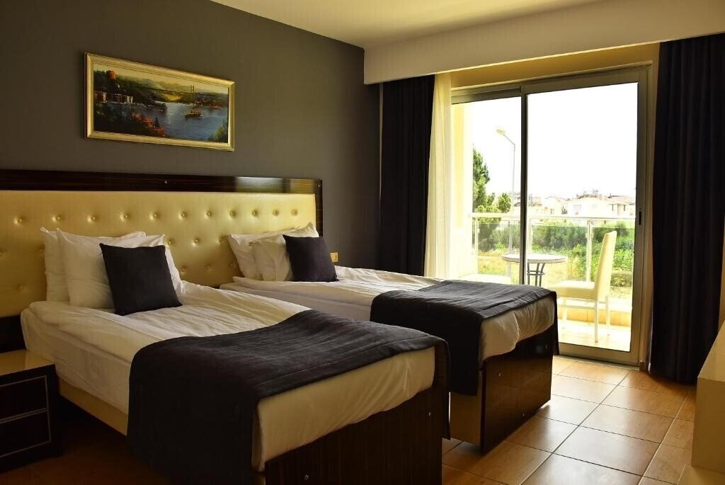 Отель Nora Suit Hotel 2*