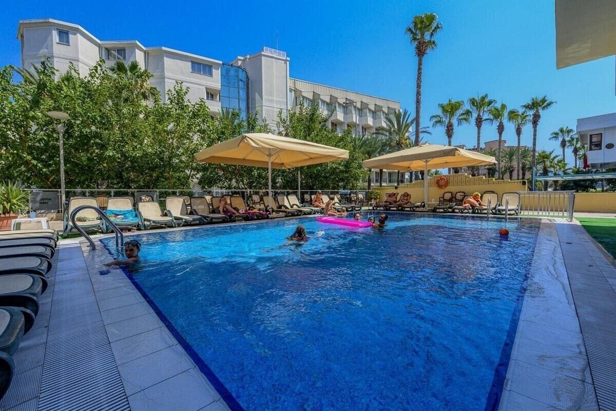 Отель Karen Hotel 3*