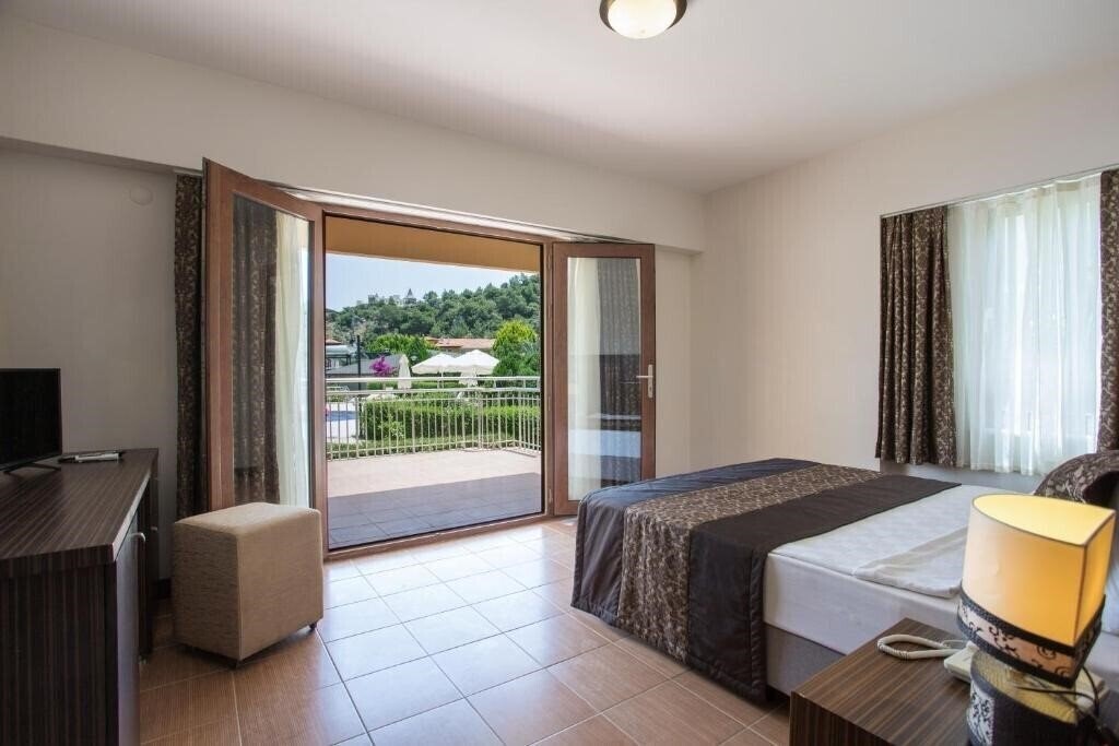 Фото The One Club Hotel 4*