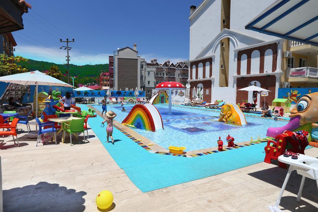 Отель Comet Deluxe Hotel 4*