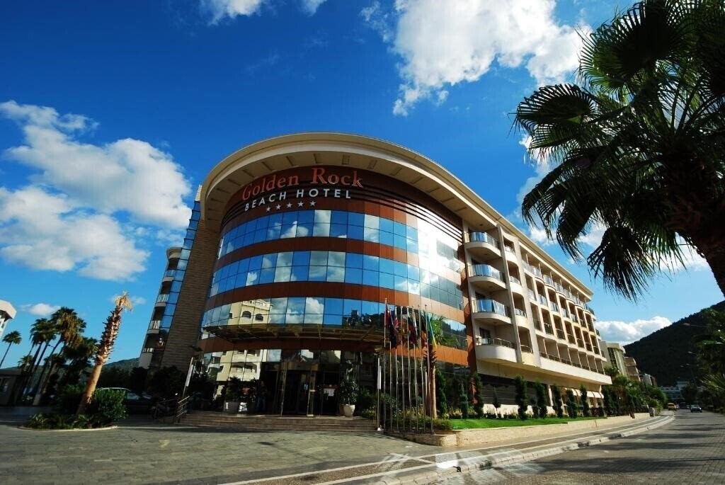 Отель Golden Rock Beach Hotel 5*