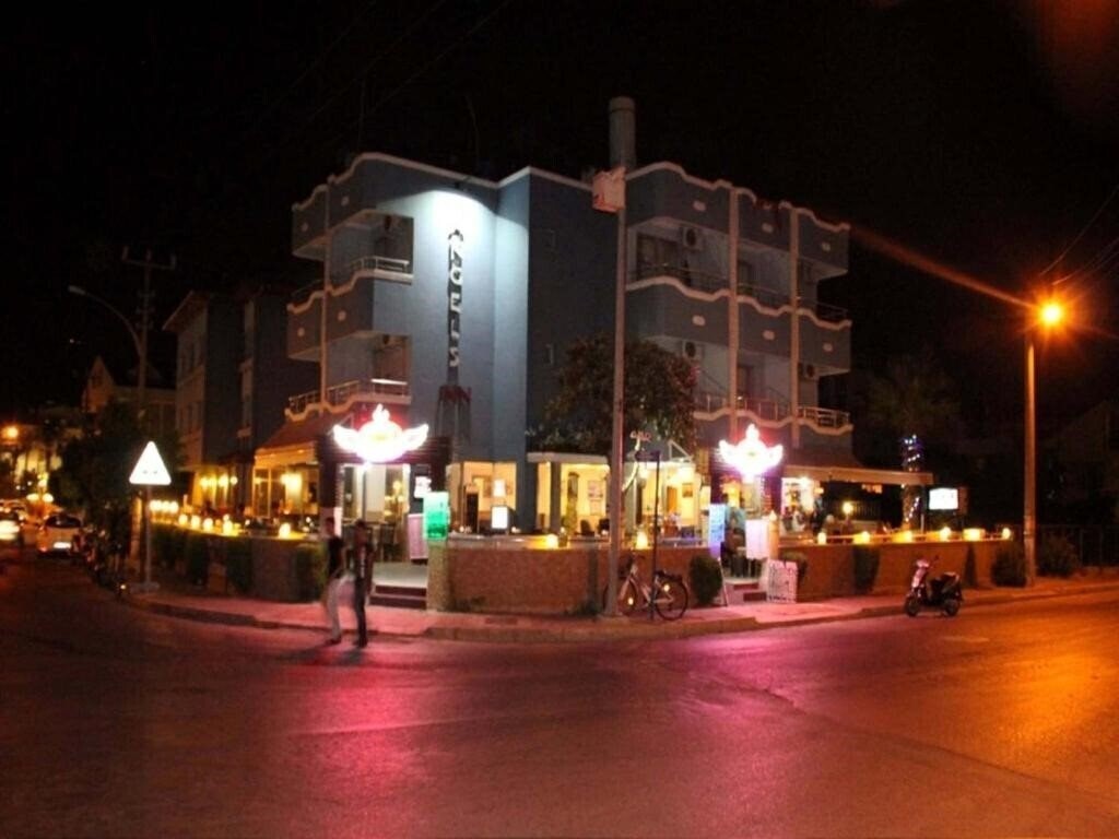 Отель Angels Inn 3*