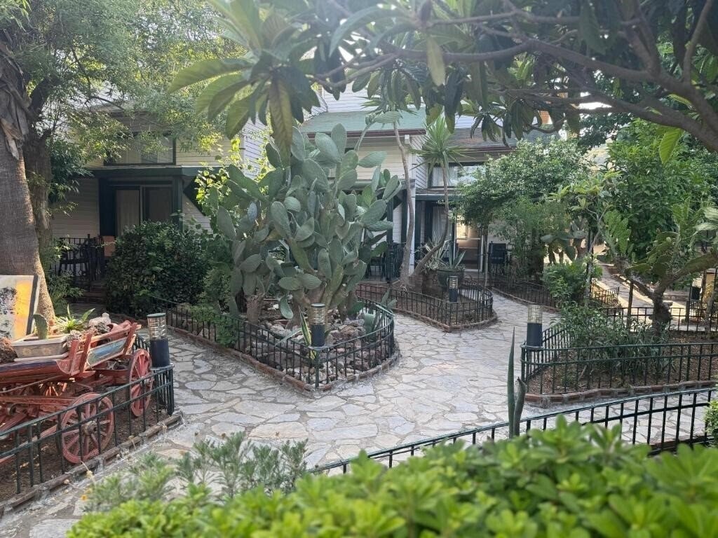 Фото Beachwood Villas 3*