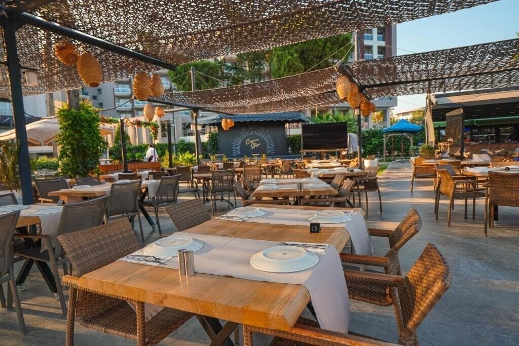 Картинка Hotel Caprea (ex. Hotel Caprea Beach, Dora Beach Boutique Hotel, Dora Beach Marmaris, Karacan Beach) 3*